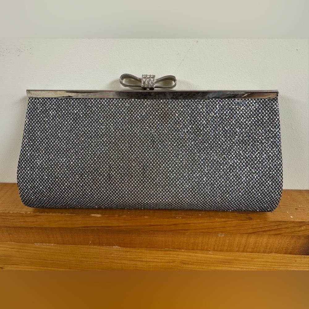 Silver sparkly clutch
